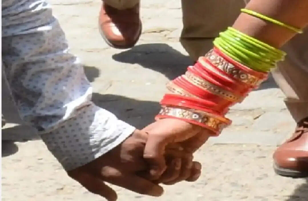 सुहागरात को पति क़े उड़े होश, आधी रात ही ससुर को किया फोन