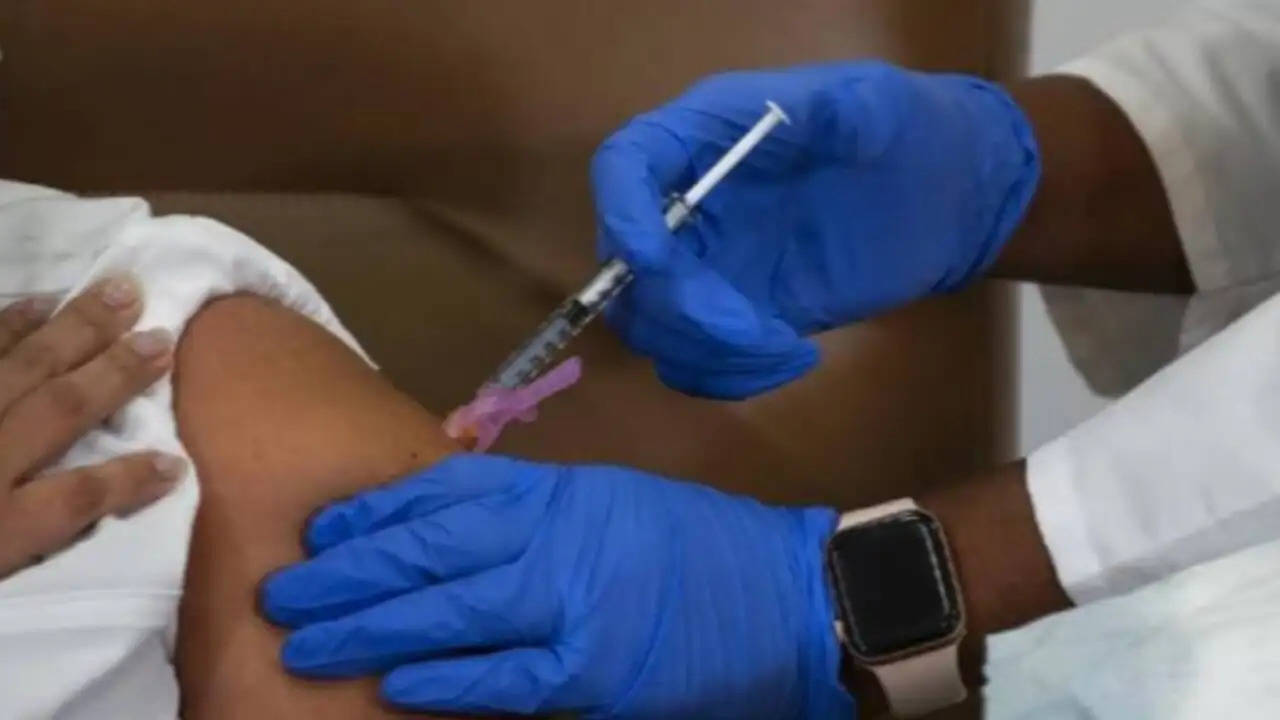 कोरोना से रिकवर हुए लोग अब 3 महीने बाद ही ले सकेंगे वैक्सीन, NEGVAC की सलाह मंजूर,
