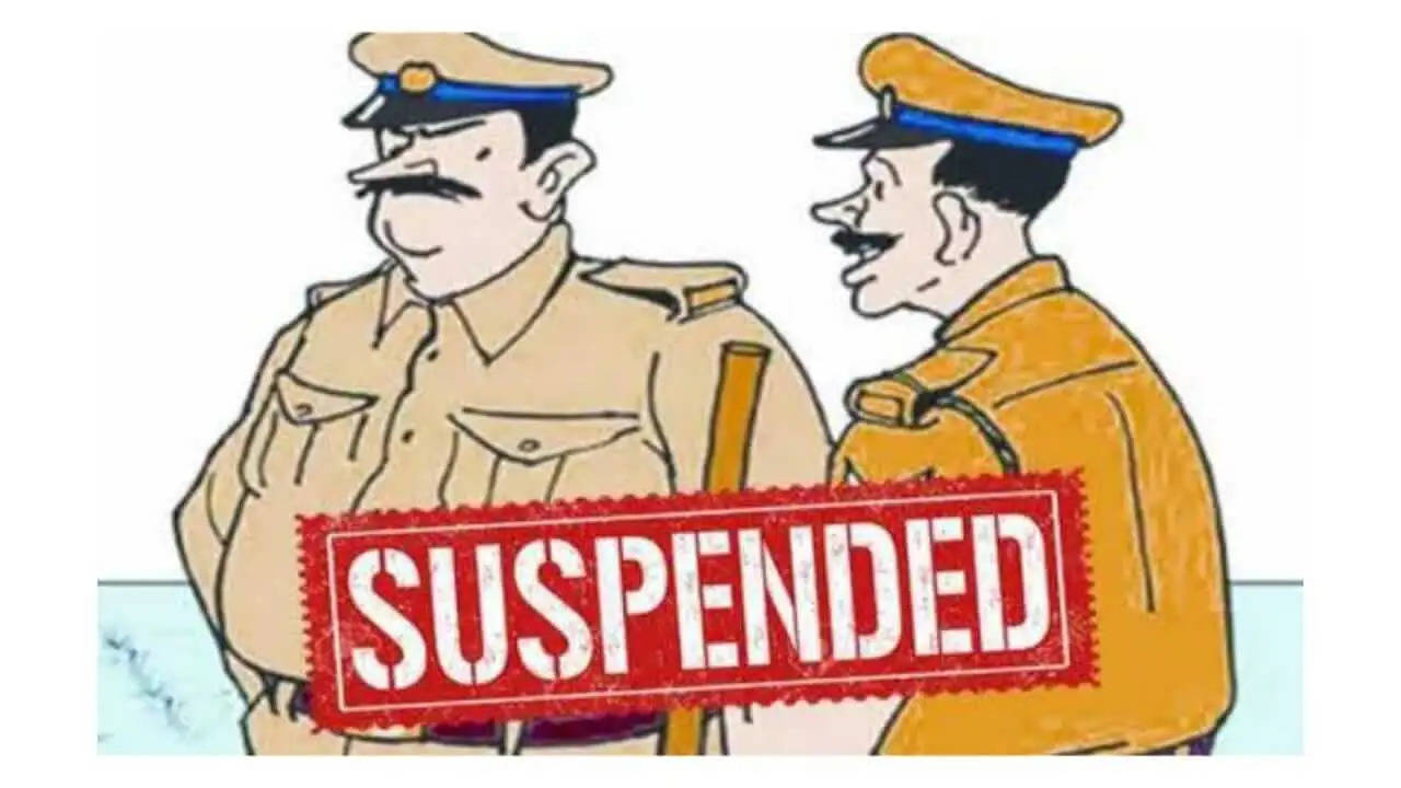 Three Policemen Suspended : मेट्रो अस्पताल वायरल वीडियो के मामले में 3 पुलिसकर्मी ससपेंड, जानिए पूरा मामला