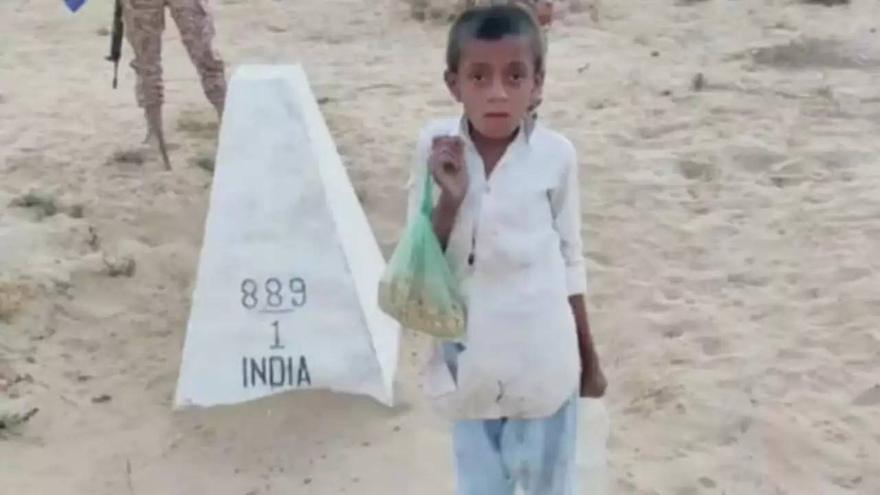 रास्ता भूल भारत बॉर्डर में घुस आया पाकिस्तान का 8 वर्षीय बच्चा, BSF ने खाना खिलाकर वापस भेजा
