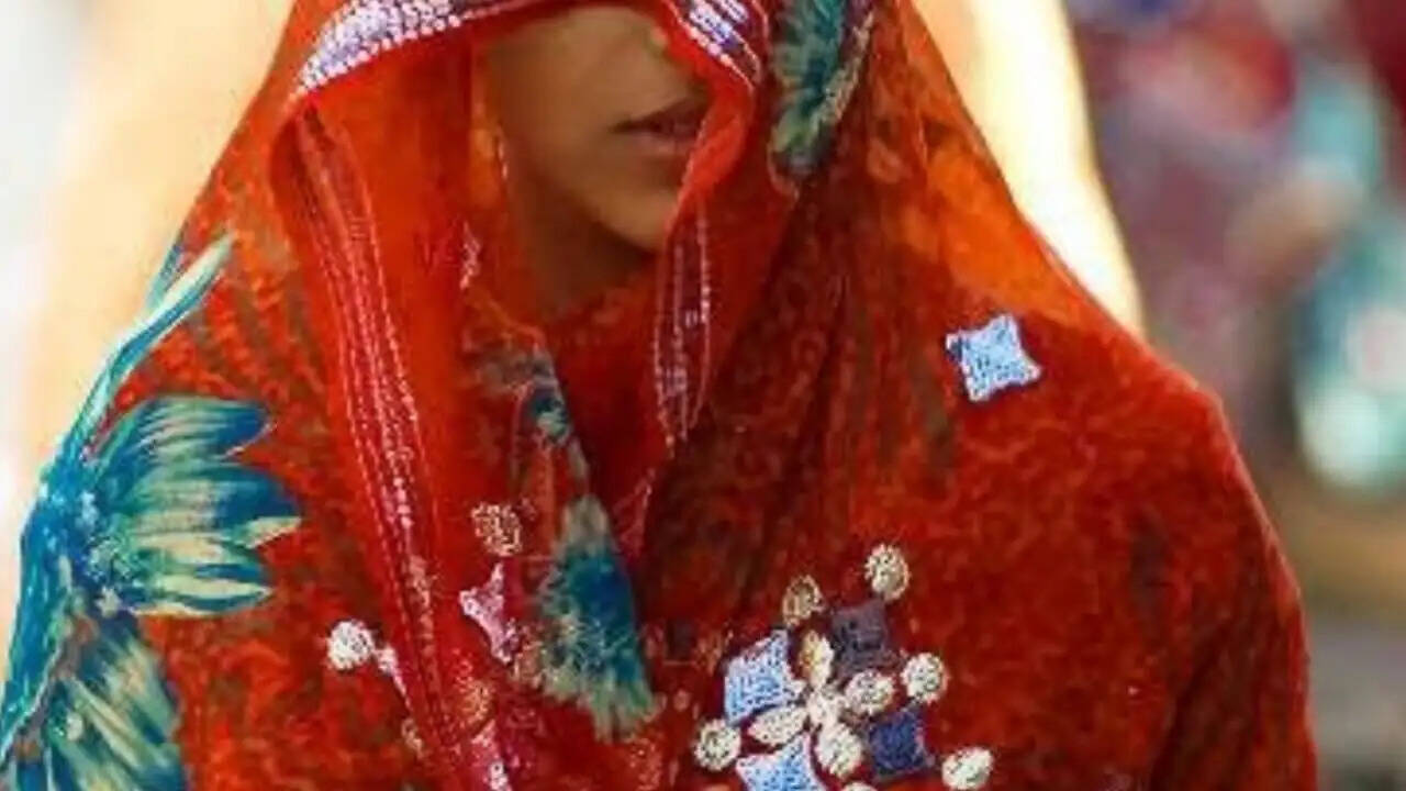 सरकारी नौकरी वाला पति नहीं पसंद था तो कर ली आत्महत्या, जानिए मामला