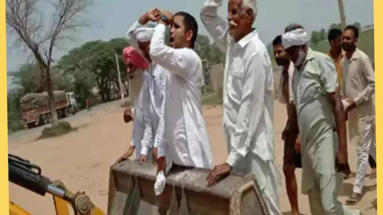 सिरसा में किसानों ने मांगी इच्छामृत्यु, गुजरात-अमृतसर नेशनल हाईवे का काम रुकवाया