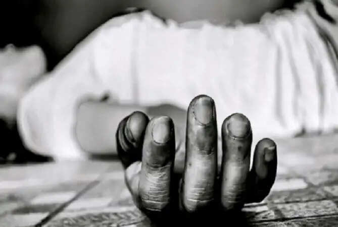 उपद्रवीयों द्वारा सामने कार तोड़ते देख बुजुर्ग को आया हार्ट अटैक हुई मौत, जानिए पूरा मामला,