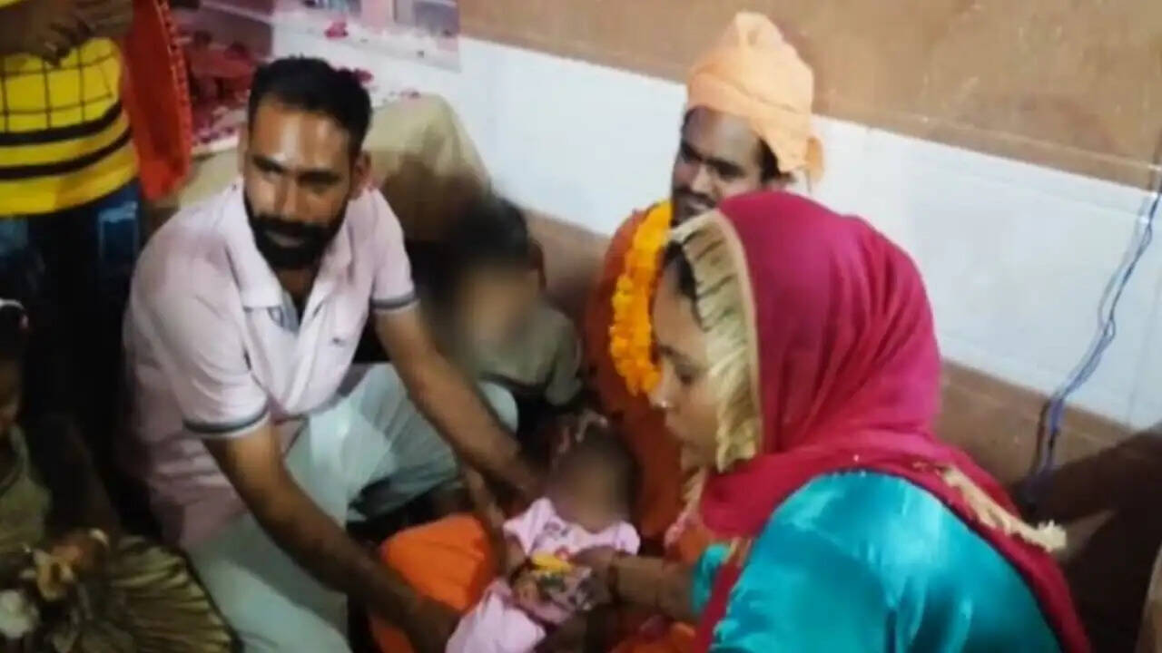 6 साल पहले मंदिर में बच्चा दिया था दान, पुलिस ने कराया रेस्कयु, माता पिता पर FIR दर्ज करने के आदेश,