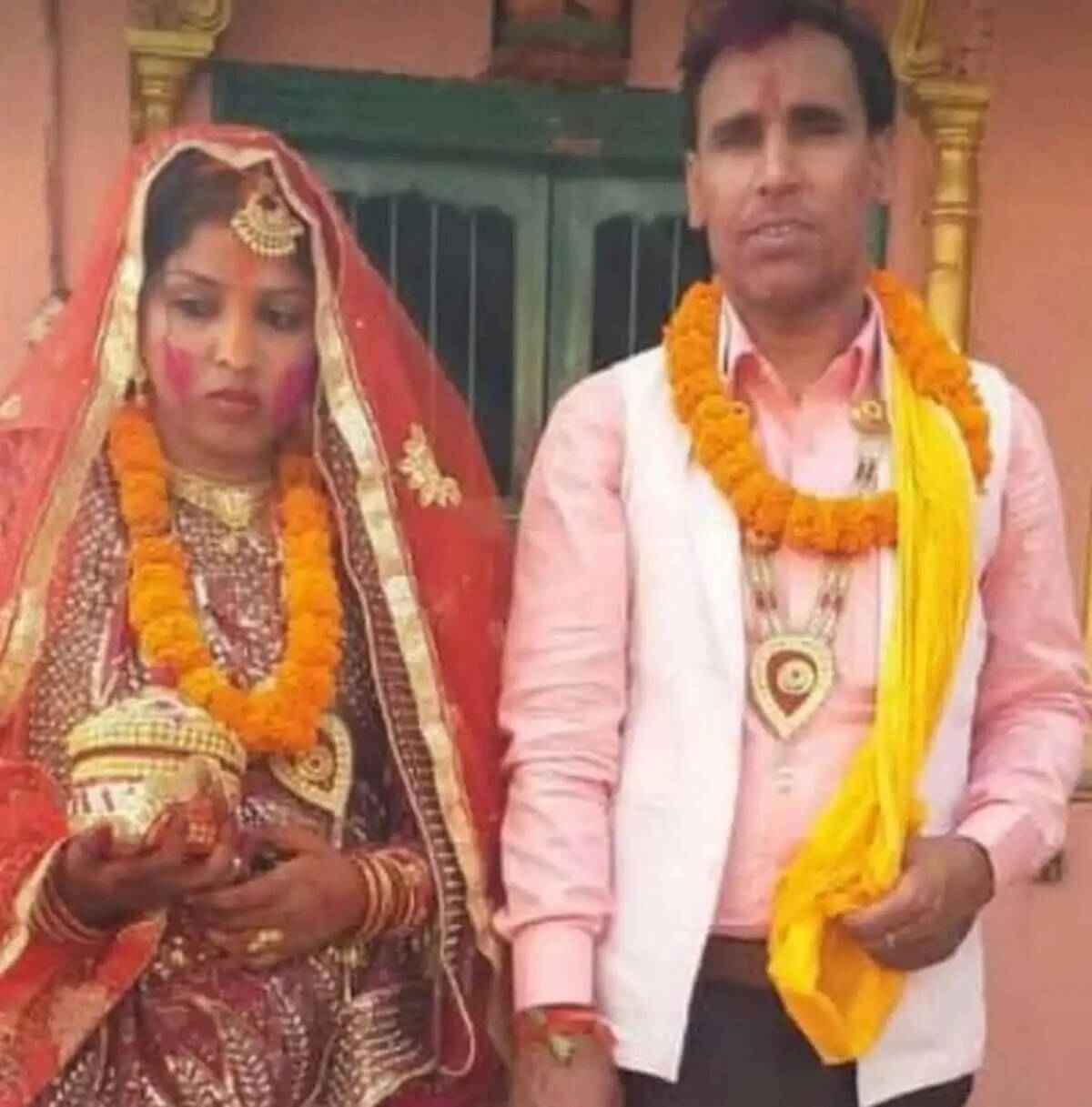 पंचायत सीट महिला आरक्षित हुई तो बिना मुहूर्त के ही जल्दी से रचाई शादी, देखें पूरा मामला