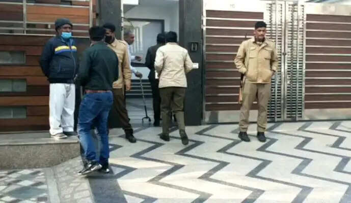 निर्दलीय विधायक बलराज कुंडु के घर और रिस्तेदारों के यहां आयकर विभाग ने की छापेमारी,