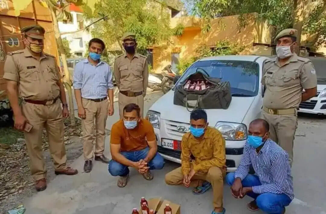 शराब के साथ पकड़ा गया फौजी, भाभी को बनाना चाहता था प्रधान