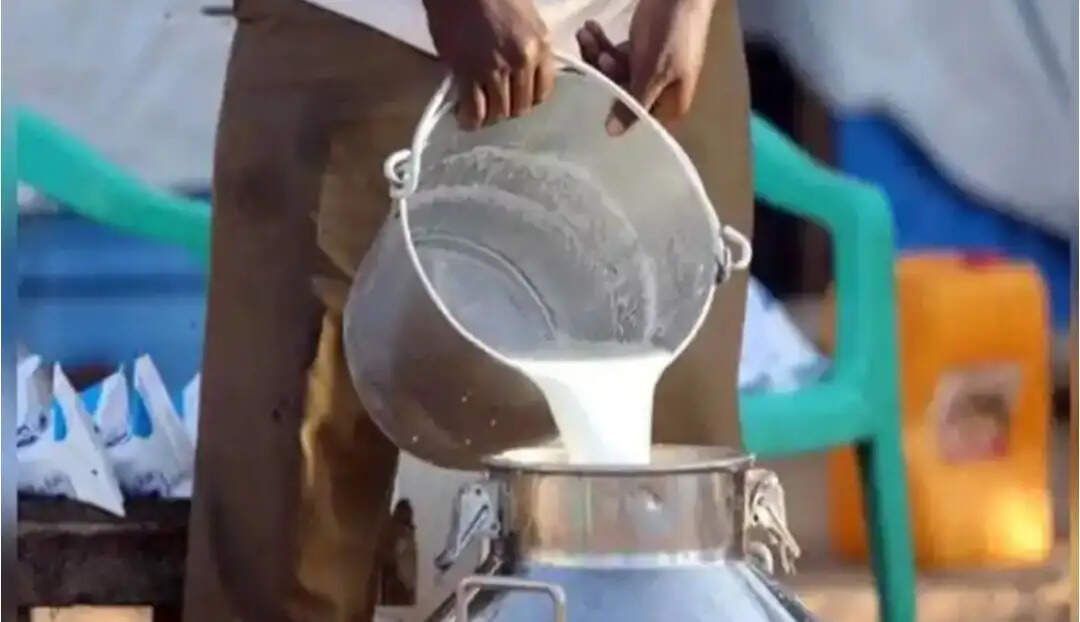 किसान बेचेंगे 100 रूपये लीटर दूध, सयुंक्त किसान मोर्चा ने किया ऐलान, जानिए