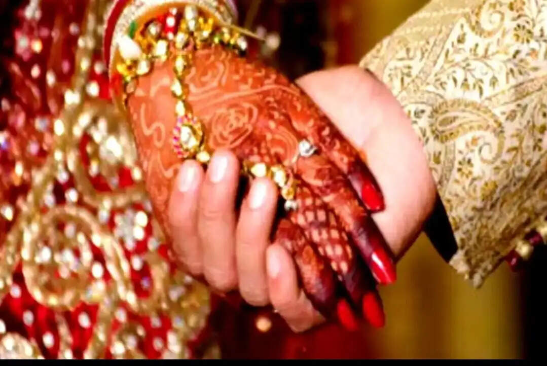 सुहागरात को पति क़े उड़े होश, आधी रात ही ससुर को किया फोन