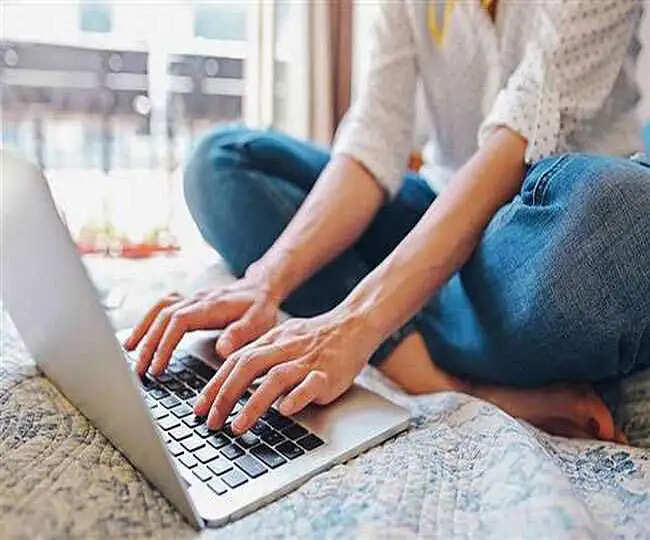 घर बैठे काम करने वालों के लिए केंद्र सरकार बड़ा ऐलान करने की तैयारी में, जानिए रिपोर्ट