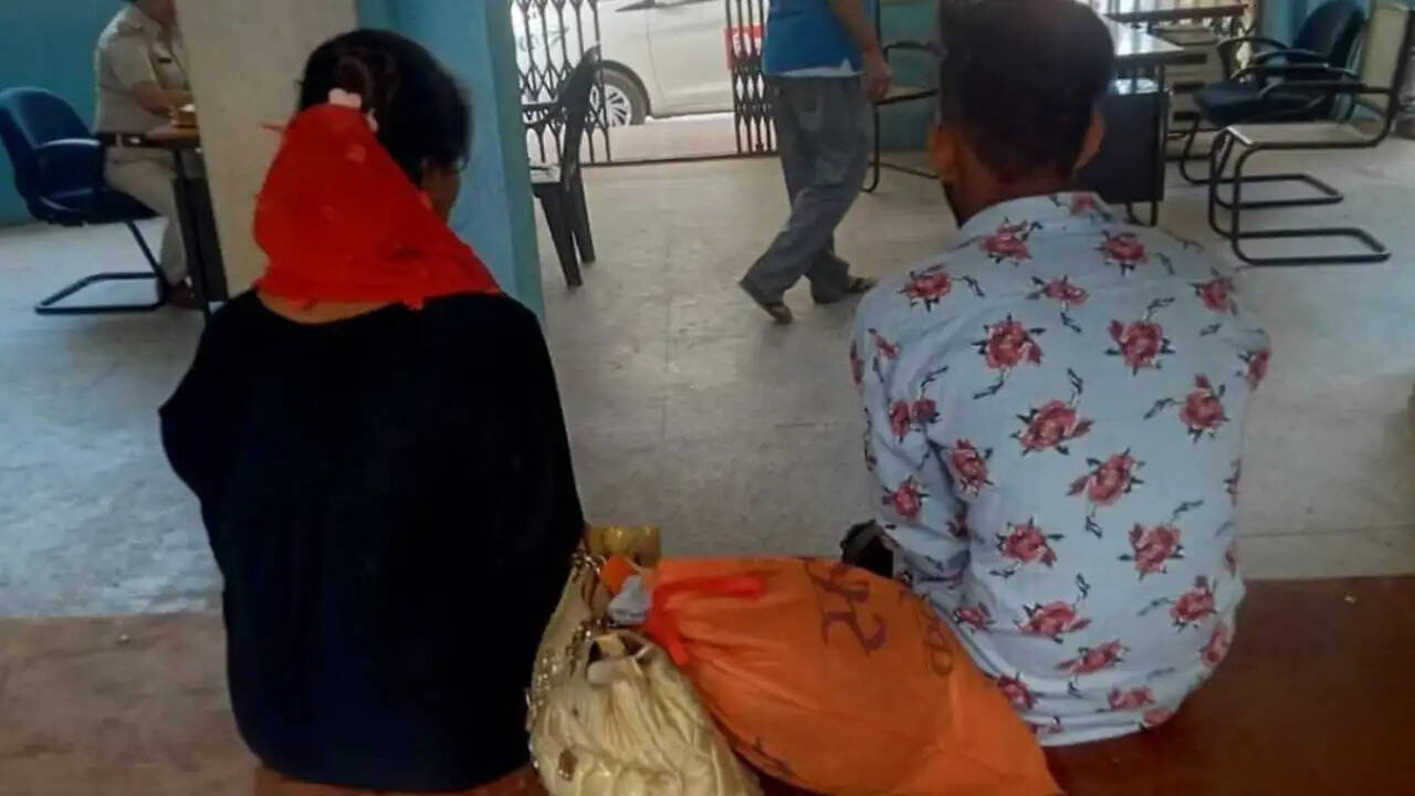 नाबालिक से मिस कॉल से हुआ प्यार मुंबई से बिहार पहुंच गई विधवा, जानिए पूरा मामला