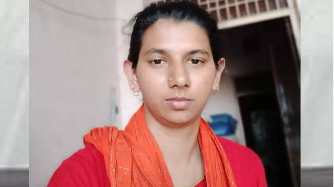 Charkhi Dadri : फंदे पर लटका मिला 3 महीने की गर्भवती का शव, जानिए पूरा मामला
