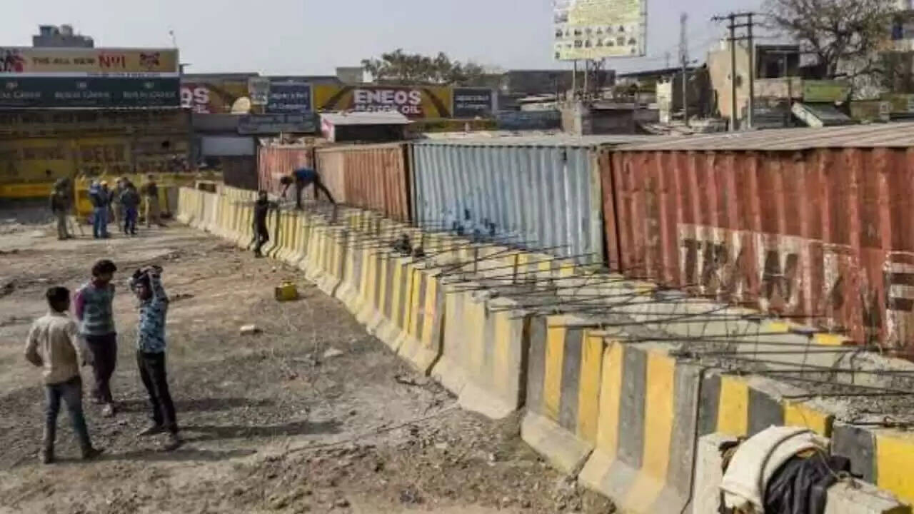 सुप्रीम कोर्ट का सिंधु बॉर्डर खाली कराने की याचिका पर सुनवाई का इंकार, कहा- हाईकोर्ट जाएं