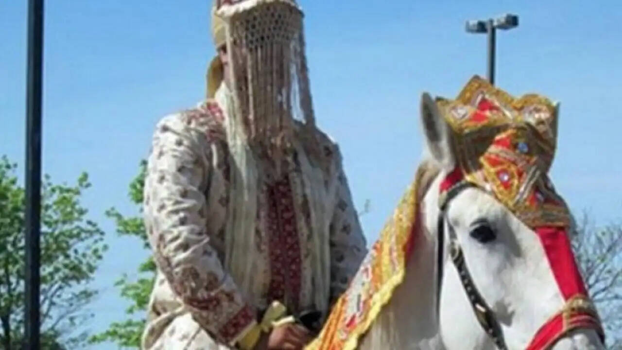 आश्चर्य- एक ही घर में बारात लेकर पहुँचे 7 दूल्हे, आगे लगा मिला ताला, फिर जो हुआ….