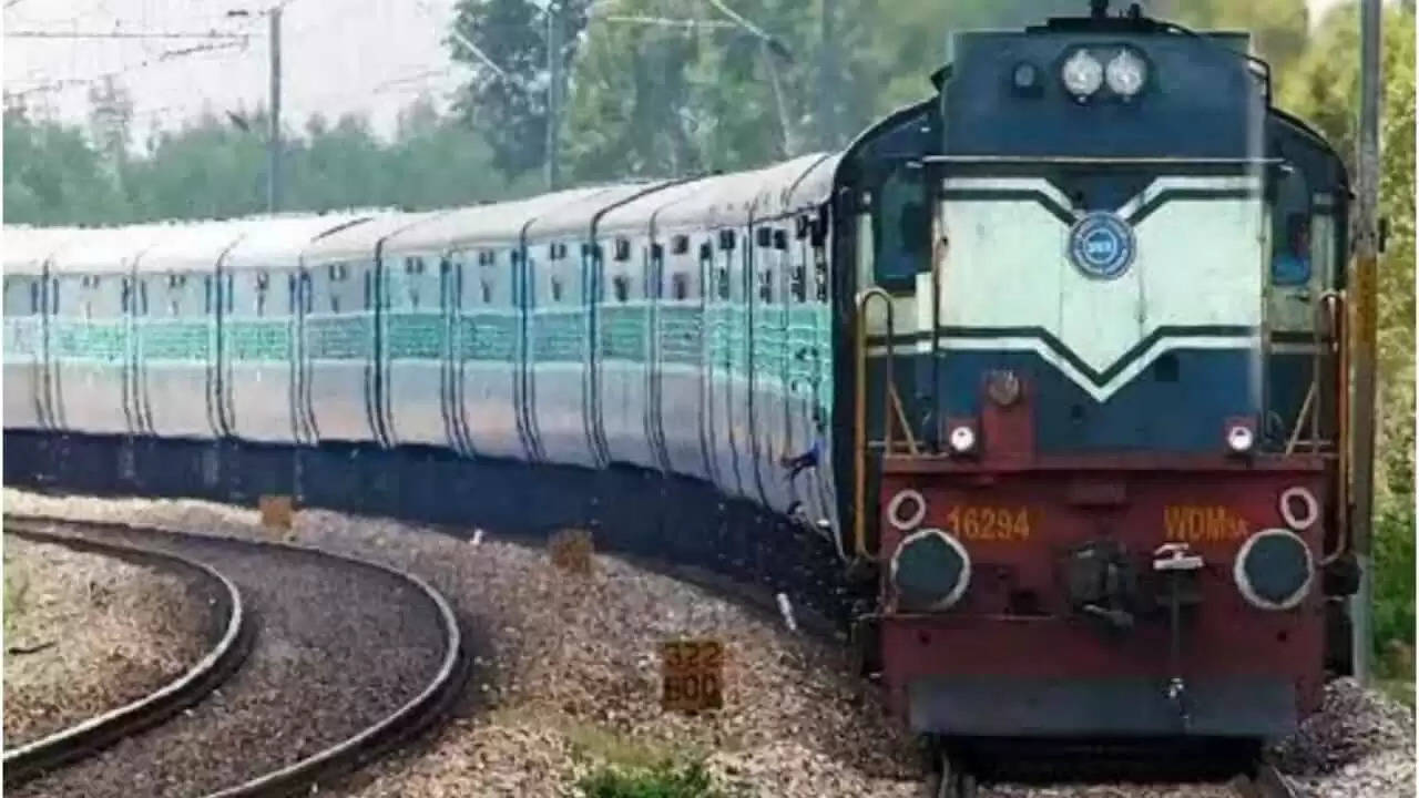 हरियाणा एक्सप्रेस ट्रेन 20 साल बाद पटरी पर दौड़ी, सिरसा व इन जिलों से पहुंचेगी दिल्ली