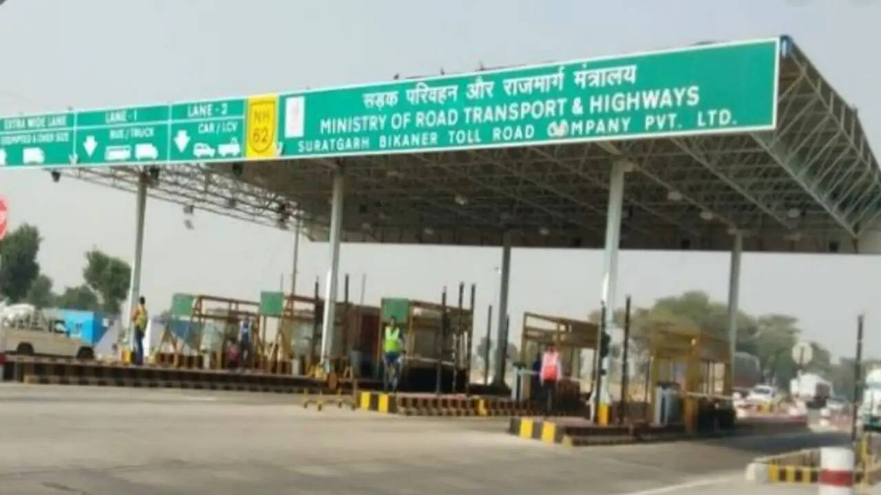 सरकार की चेतावनी- टोल टैक्स नहीं दिया तों बैंक खाता और फ़ास्टैग होगा सील