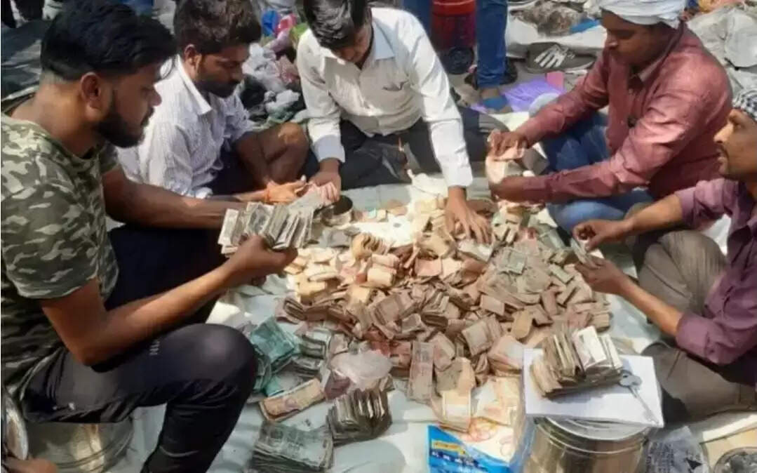 साधु की मौत के 1 साल बाद ली झोपडी की तलाशी, निकलें इतने पैसे हैरान रह जाएंगे आप,