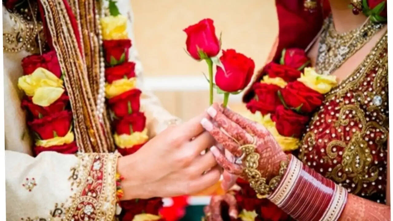 सुहागरात को पति क़े उड़े होश, आधी रात ही ससुर को किया फोन