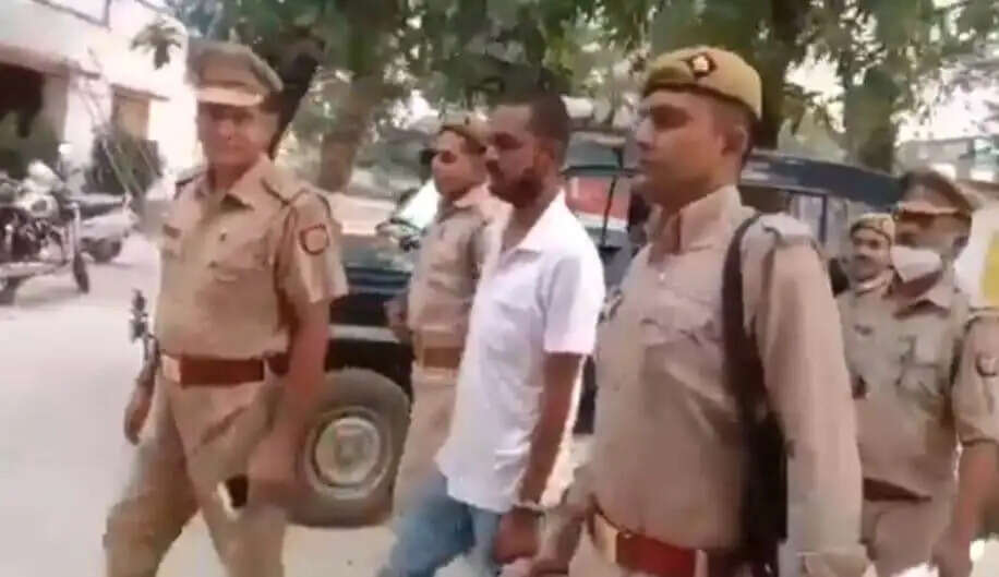 Uttar Pradesh crime News: प्रेमिका से शादी के लिए पत्नी की कर दी हत्या फिर फ़िल्मी तरिके से बनाई कहानी,