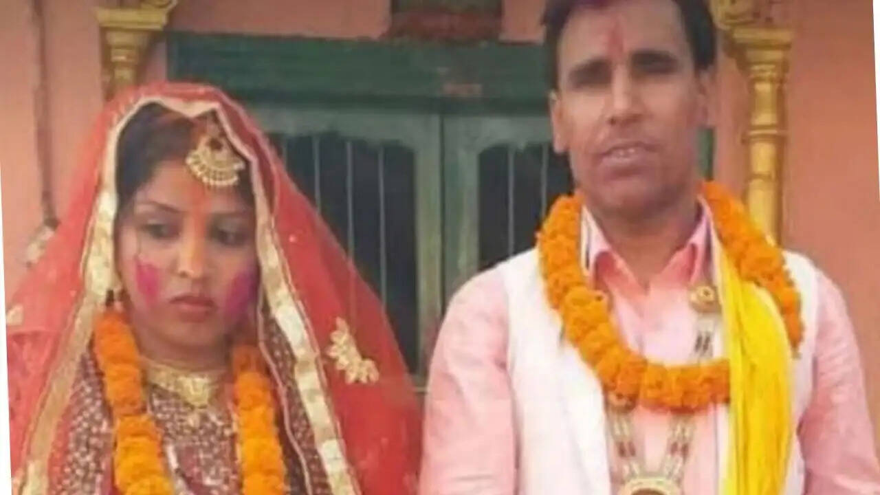 पंचायत सीट महिला आरक्षित हुई तो बिना मुहूर्त के ही जल्दी से रचाई शादी, देखें पूरा मामला