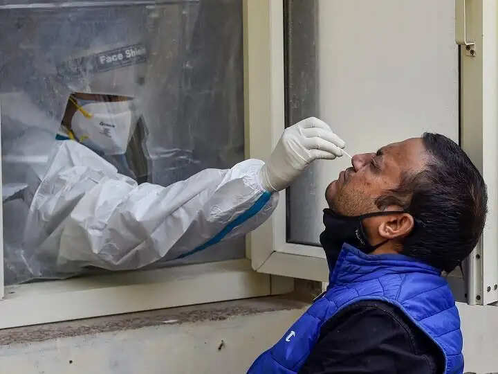 कोरोना वॉयरस के मामलों में लगातार उतार चढ़ाव जारी, जानिए पिछले 24 घंटे की रिपोर्ट