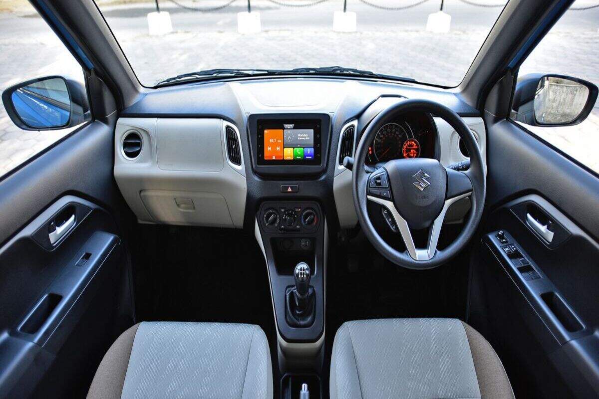 मारुति की सबसे ज्यादा बिकने वाली गाड़ी पर आया बंपर डिस्काउंट, जल्दी ले इस धाकड़ छूट फायदा 