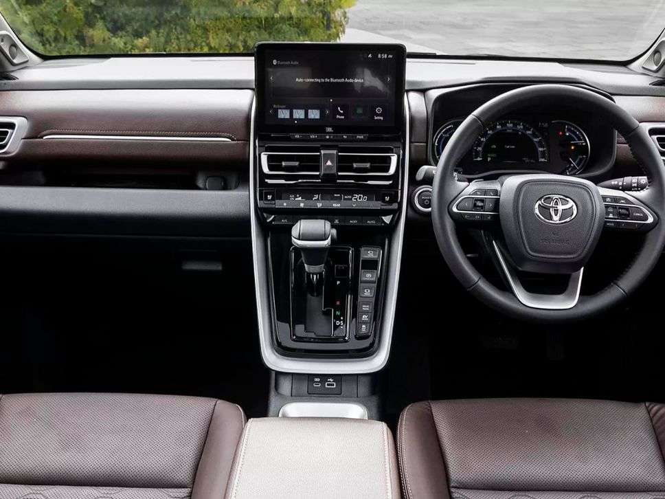 Toyota Innova Hycross का नया वेरिएंट हुआ लॉन्च, आएंगे ये अपडेटेड फीचर्स