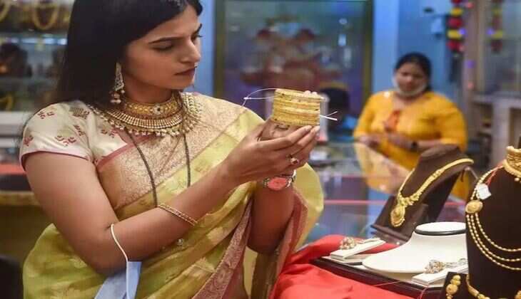 Income Tax Rules for Gold Purchase : कैश में इससे ज्यादा सोना खरीदना पड़ेगा महंगा, जानिये इनकम टैक्स का नया नियम