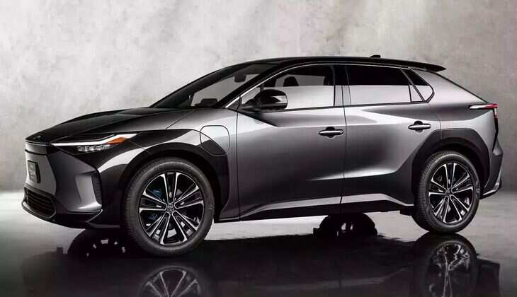 Toyota Electric: टोयोटा की नई इलेक्ट्रिक कार इस दिन होगी लॉन्च, जेब खर्ची की परेशानी होगी दूर, चलेगी इतने किलोमीटर